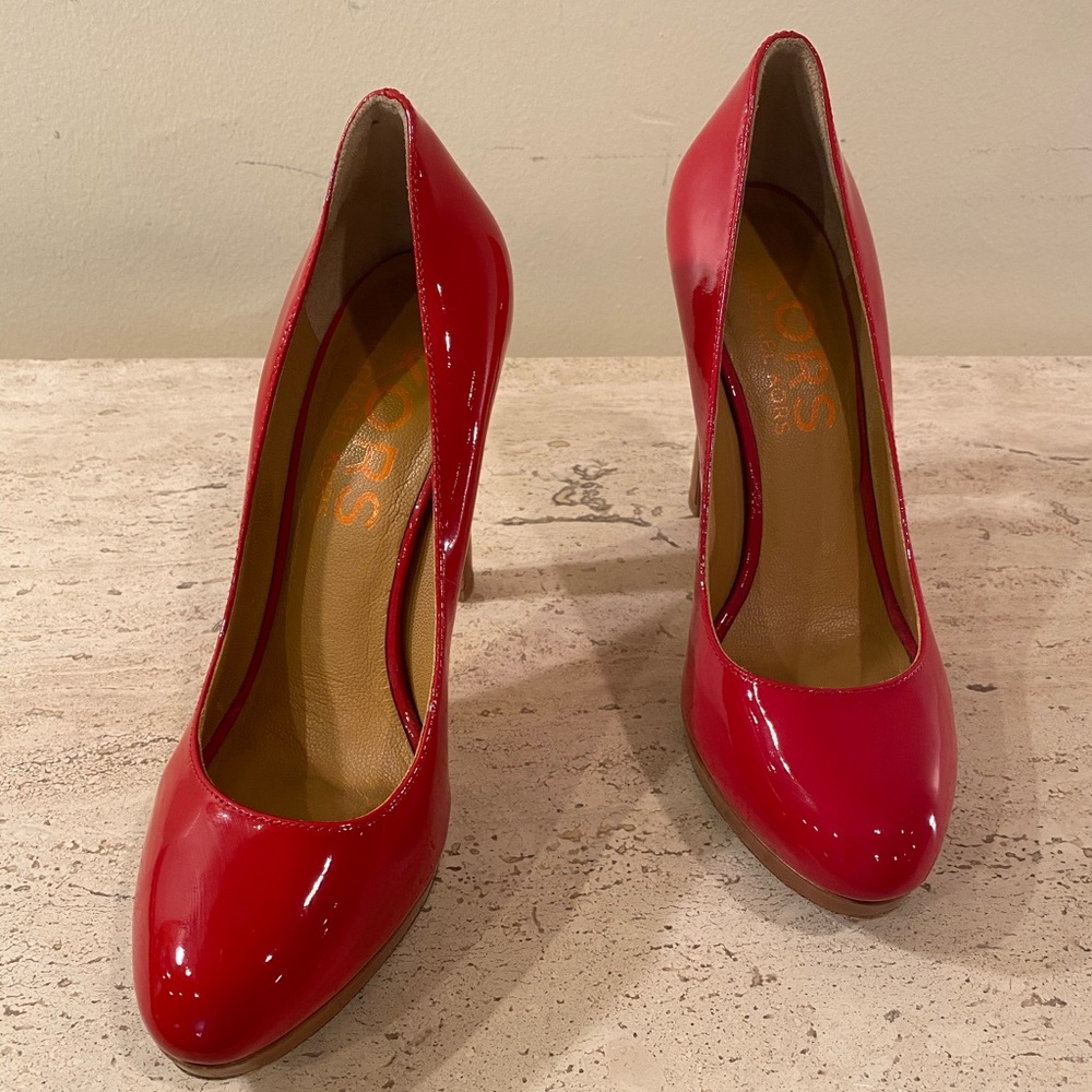 Michael Kors Platform Pumps. 6.5